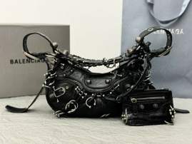 Picture of Balenciaga Handbags _SKUfw185260339fw